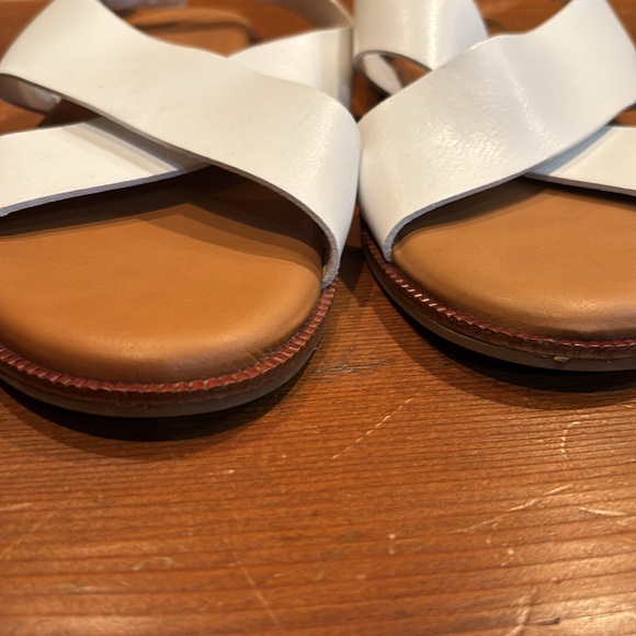 Cushionaire sandals, size 9.5 - Picture 4 of 5